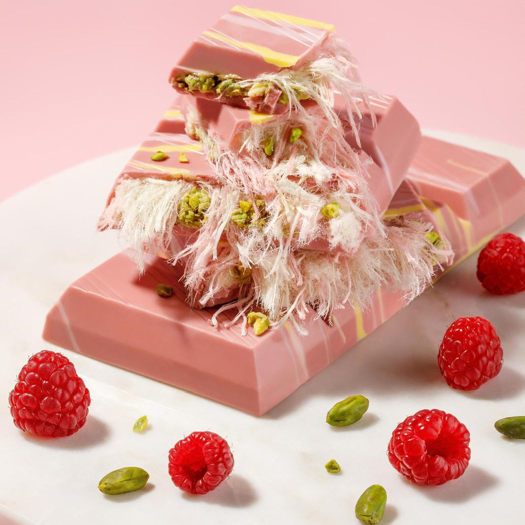 BEYOGLU ANGEL HAIR RASPBERRY WHITE CHOCOLATE | Biała czekolada o smaku malinowym z turecką watą cukrową i kremem pistacjowym 170g