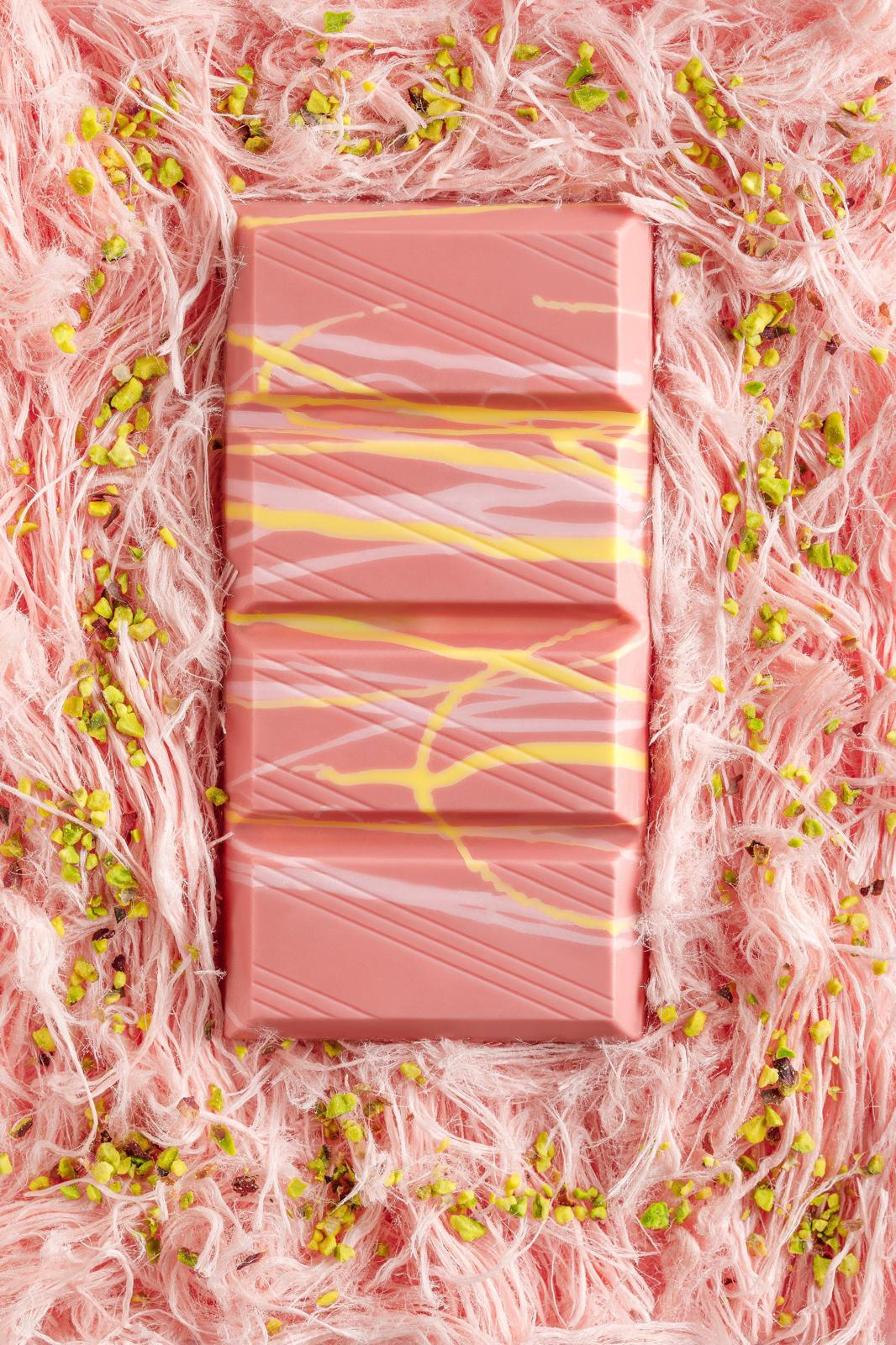 BEYOGLU ANGEL HAIR RASPBERRY WHITE CHOCOLATE | Biała czekolada o smaku malinowym z turecką watą cukrową i kremem pistacjowym 80g